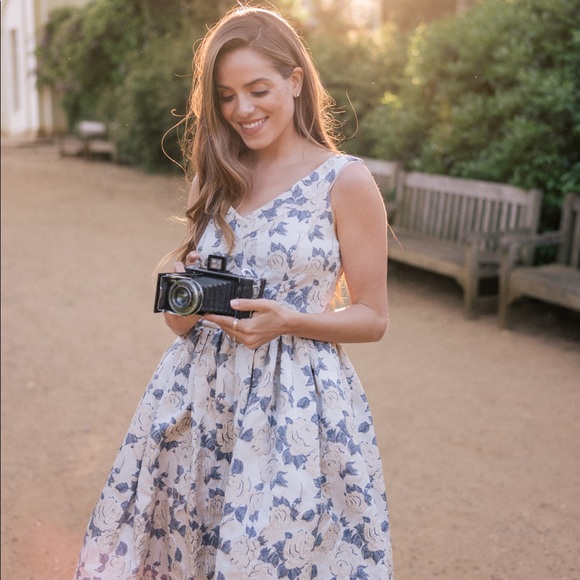 Gal Meets Glam Dresses & Skirts - Gal Meets Glam Ava Floral Jacquard Dress size 4